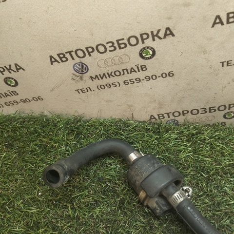 Патрубок вентиляції картерних газів 058133784 VAG