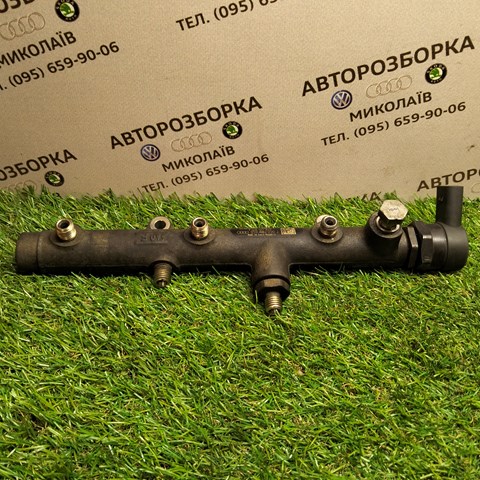 Розподільник палива (рампа), правий 059130090J VAG