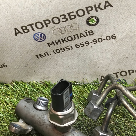 Датчик тиску палива 059130758E VAG