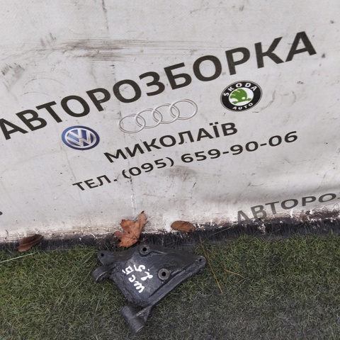 Кронштейн компресора кондиціонера 059260885F VAG