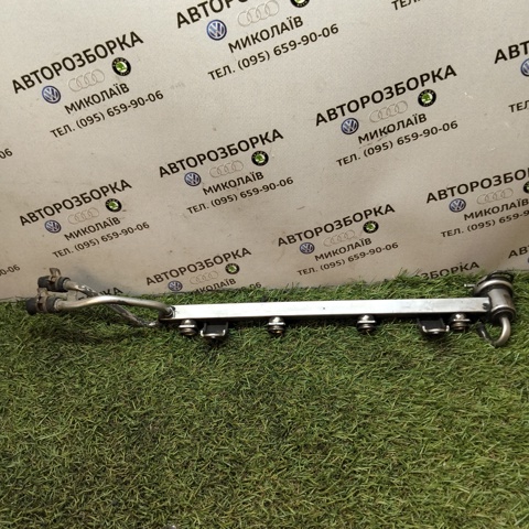 Рампа форсунок системи упорскування палива 06A133317B VAG