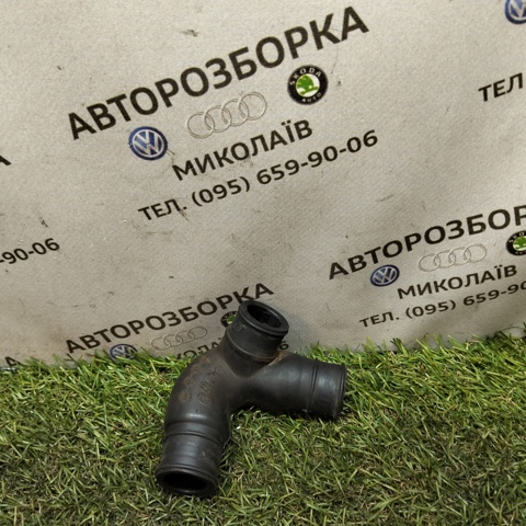 Патрубок вентиляції картерних газів 06B103221H VAG
