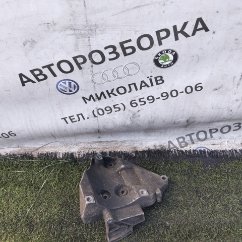 Кронштейн компресора кондиціонера 06B260885D VAG