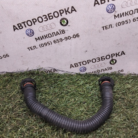 Патрубок вентиляції картера, масловіддільника 06F103221H VAG