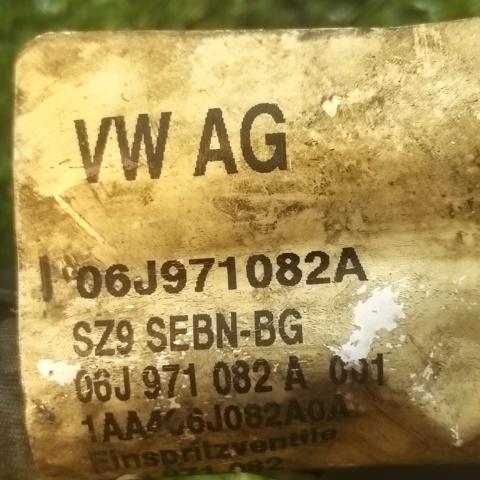 Роз'єм (фішка) паливної форсунки 06J971082A VAG