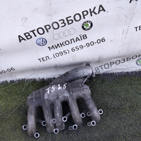 Колектор впускний 070129713F VAG