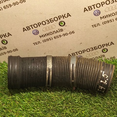 Патрубок повітряний, вихід повітряного фільтра 074129627K VAG