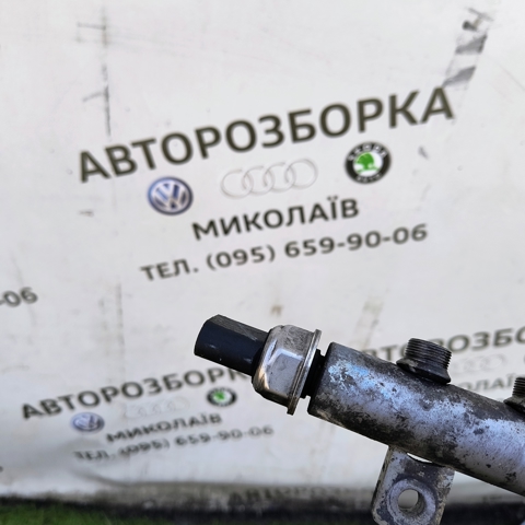 Датчик тиску палива 076906051 VAG