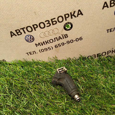 Форсунка вприску палива 077133551M VAG