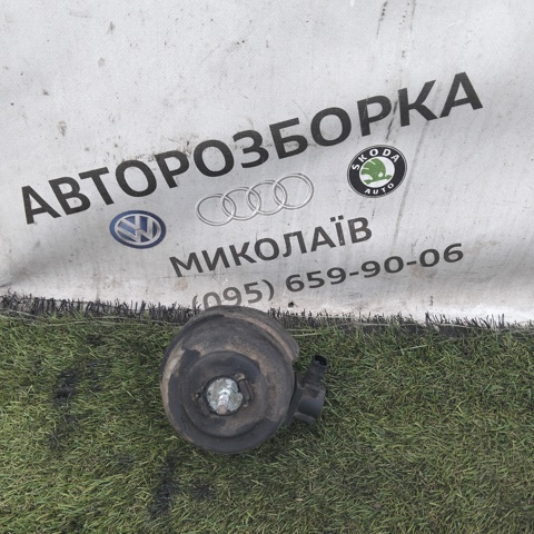 Подушка (опора) двигуна, ліва/права 1117903600 JP GROUP