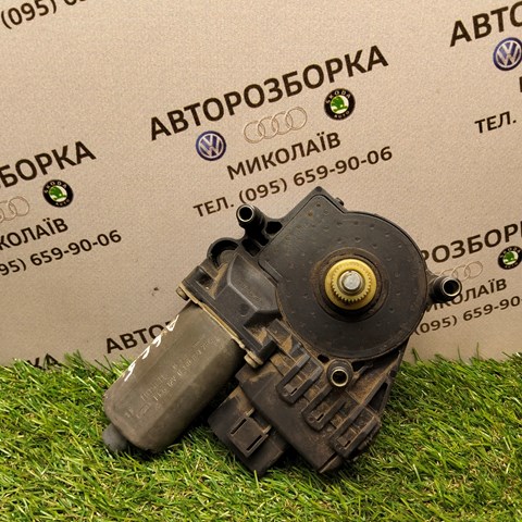 Мотор склопідйомника дверей задніх, лівих 130821784 VAG