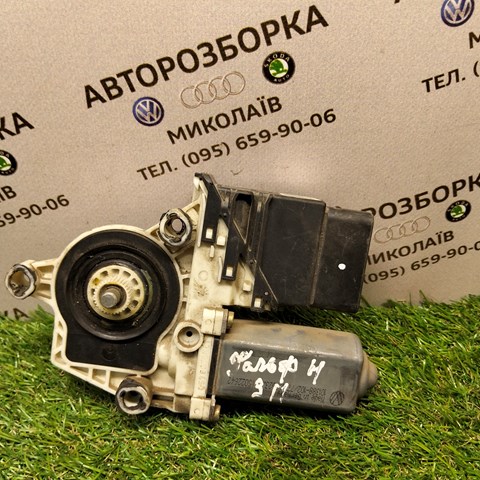 Двигун стеклопод'емника двері задньої, правої 1C0959812A VAG