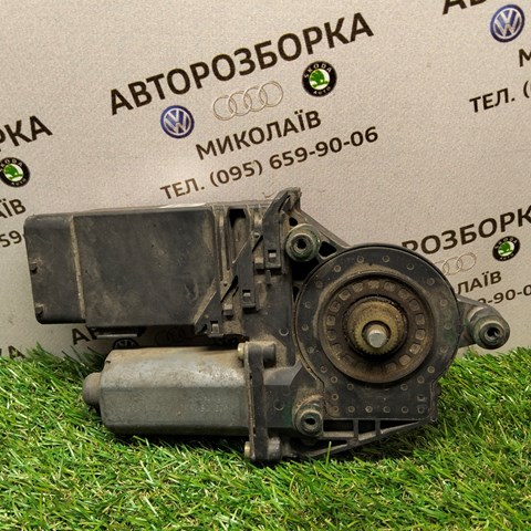 Мотор склопідйомника водійських дверей 1C1959801 VAG