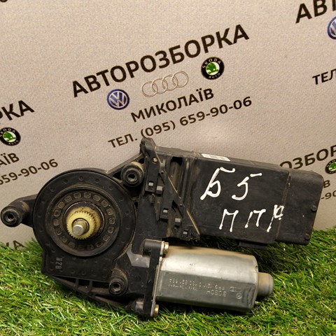 Мотор склопідйомника дверей передніх, правих 1C1959802 VAG