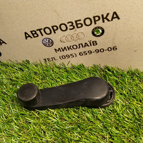 Ручка підйому скла двері, переднього 1H0837581 VAG