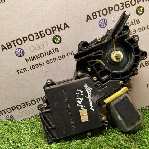 Моторчик склопідйомника двері задніх, лівих 1H4959811 VAG