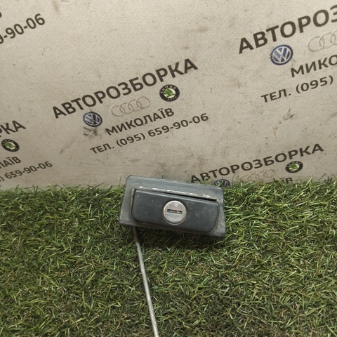 Замок кришки багажника/задньої  3/5-ї двері, задній 1H6827571 VAG