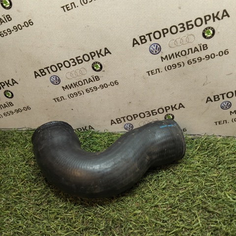 Патрубок повітряний, вихід з турбіни (наддув) 1J0145838E VAG