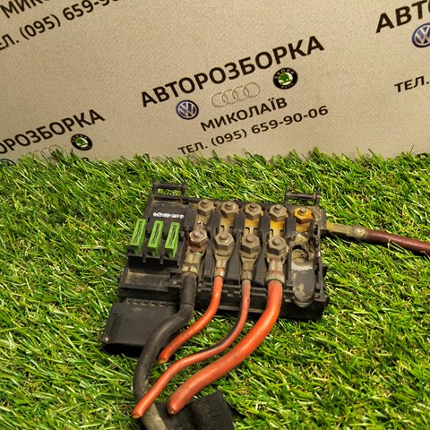 Корпус запобіжників 1J0937617D VAG