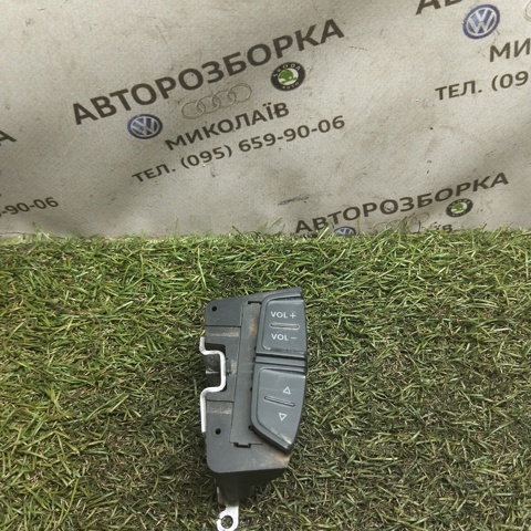 Блок кнопкових перемикачів кермового колеса 1J0959538F VAG