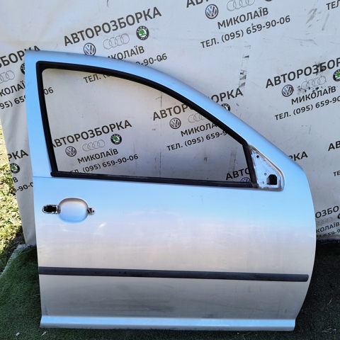 Дверка передня права 1J4831056H VAG