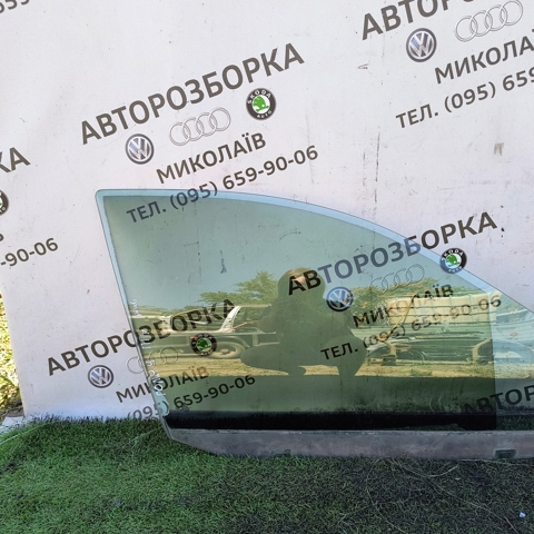 Скло пасажирських дверей 1J4845202G VAG