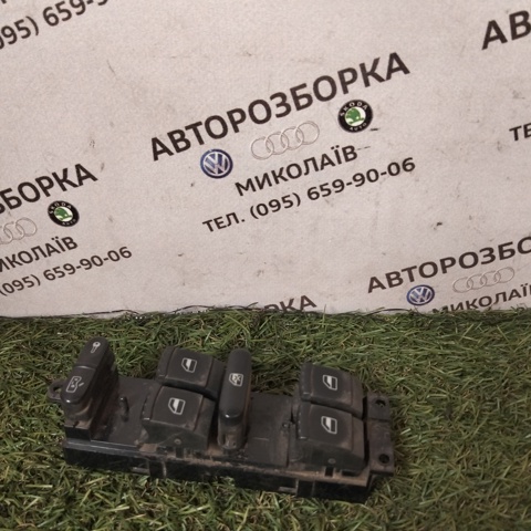 Кнопки переднього лівого склопід'ємника 1J4959857D VAG