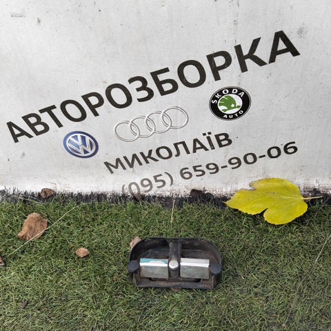 Упор двері задка 1J6827517B VAG