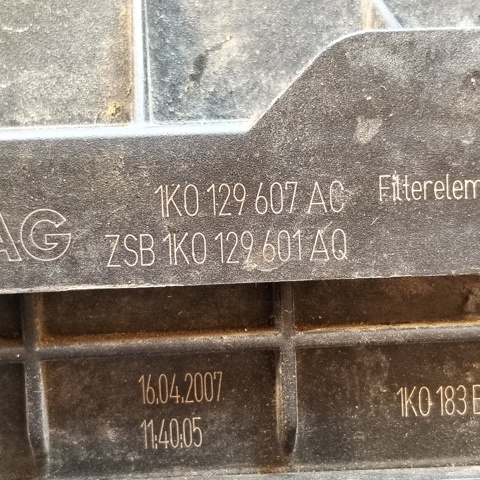 Корпус повітряного фільтра 1K0129607AC VAG