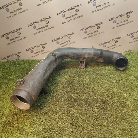 Патрубок повітряний, вхід в турбіну (наддув) 1K0129654AD VAG