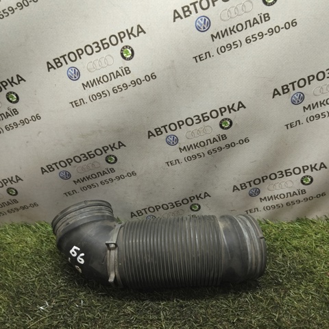 Патрубок повітряний, вихід повітряного фільтра 1K0129684 VAG