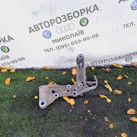 Кронштейн передньої балки 1K0199295F VAG