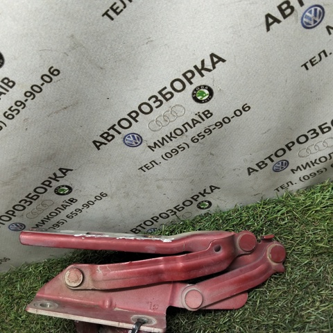 Петля капота, ліва 1K0823301C VAG