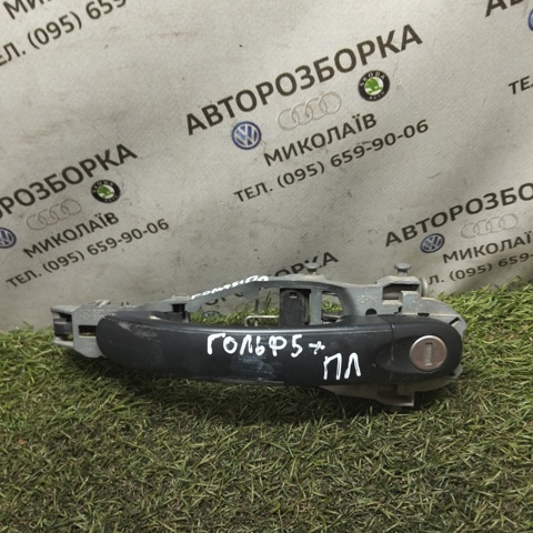 Тримач зовнішньої ручки дверей, передньої правої 1K0837886 VAG