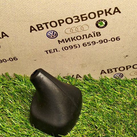 Накладка (кришка) кронштейна дзеркала салону 1K0858547 VAG