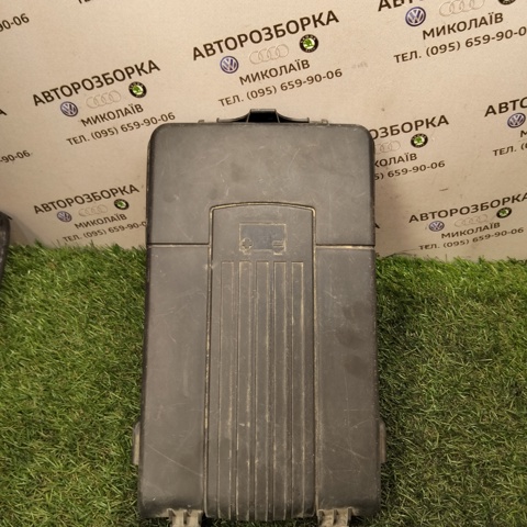 Кришка акумулятора (АКБ) 1K0915443A VAG