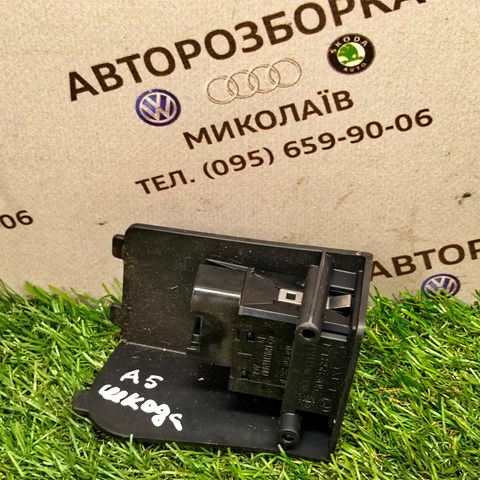Замок відключення (деактивації) подушки безпеки пасажира 1K0919237D VAG
