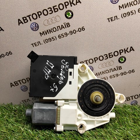 Мотор склопідйомника дверей передніх, правих 1K0959792C VAG