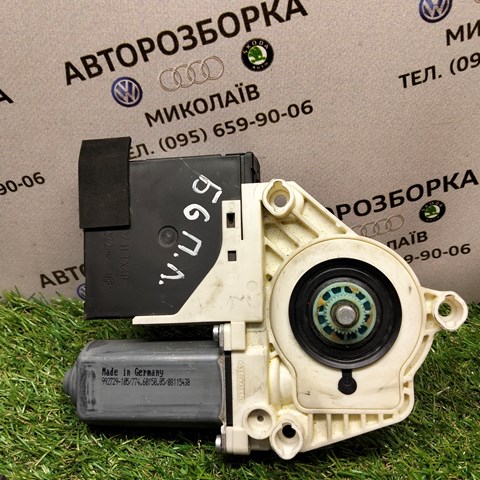 Двигун склопідіймача двері передньої, правої 1K0959792G VAG