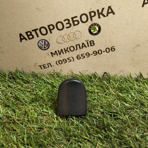 Кришка ручки зовнішніх дверей задніх лівих 1K4839167 VAG