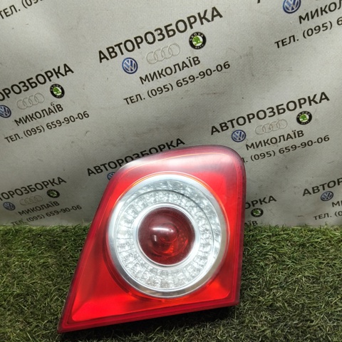 Задня ліва внутрішня фара 1K5945093 VAG