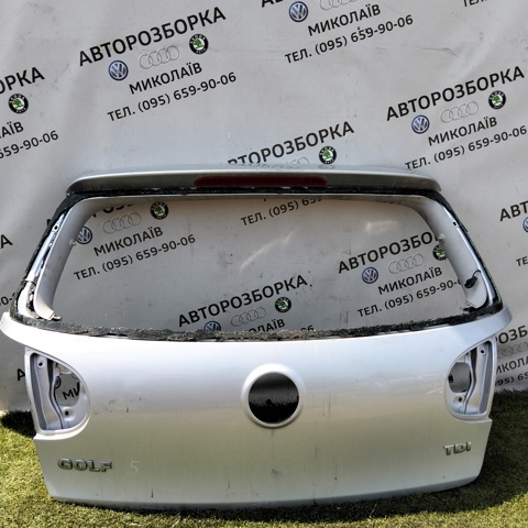 Задні двері багажника Volkswagen Golf 5