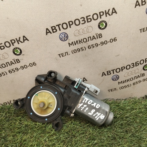 Мотор склопідйомника дверей передніх, правих 1S0959811 VAG