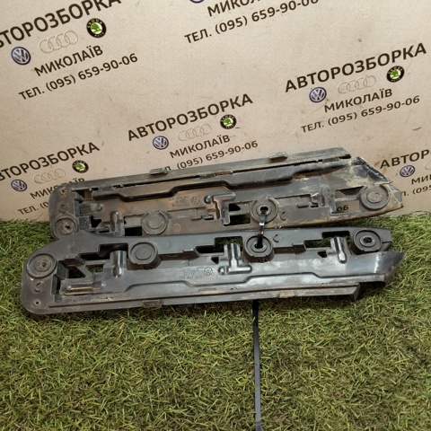 Кронштейн бампера переднього, зовнішній лівий 1T0807049 VAG