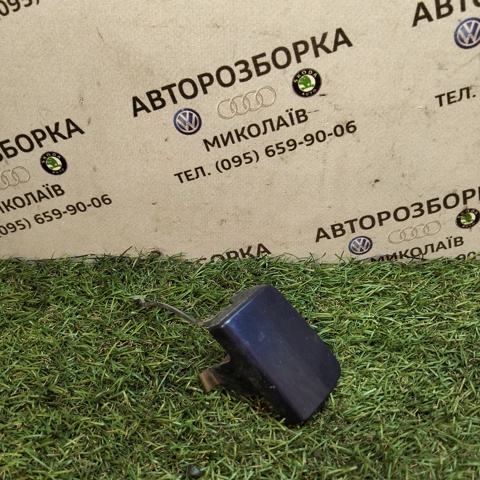 Заглушка бампера буксирувального гака, передня 1T0807205 VAG
