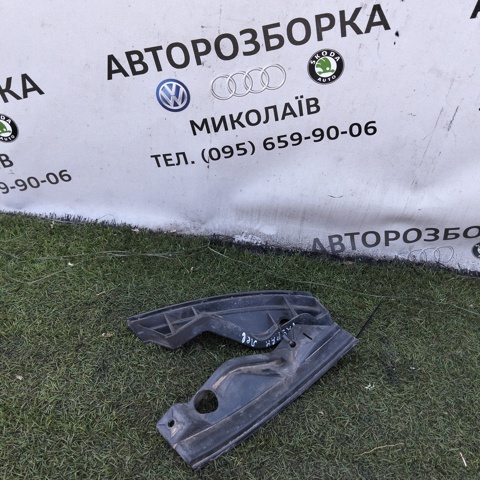 Ліве кріплення переднього бампера 1T0807889A VAG