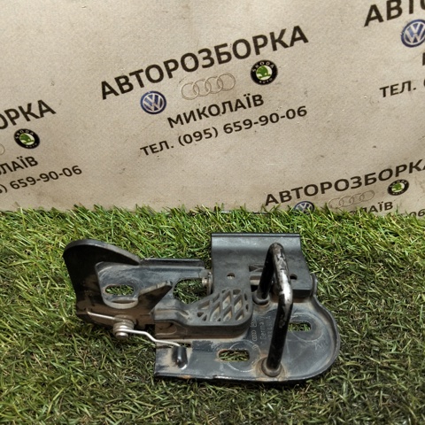 Запор капота (замок і привід замка капота) 1T0823480A VAG