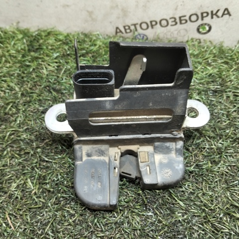 Замок кришки багажника/задньої  3/5-ї двері, задній 1T0827505F VAG