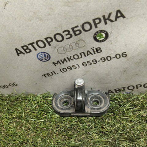 Фіксатор замка кришки багажника 1T0827517 VAG