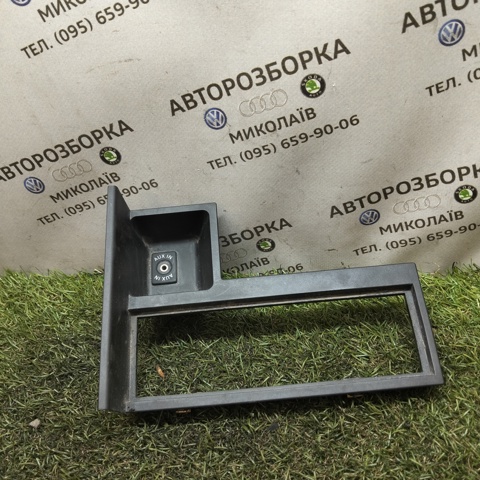 Попільничка центральної консолі 1T0858373E VAG
